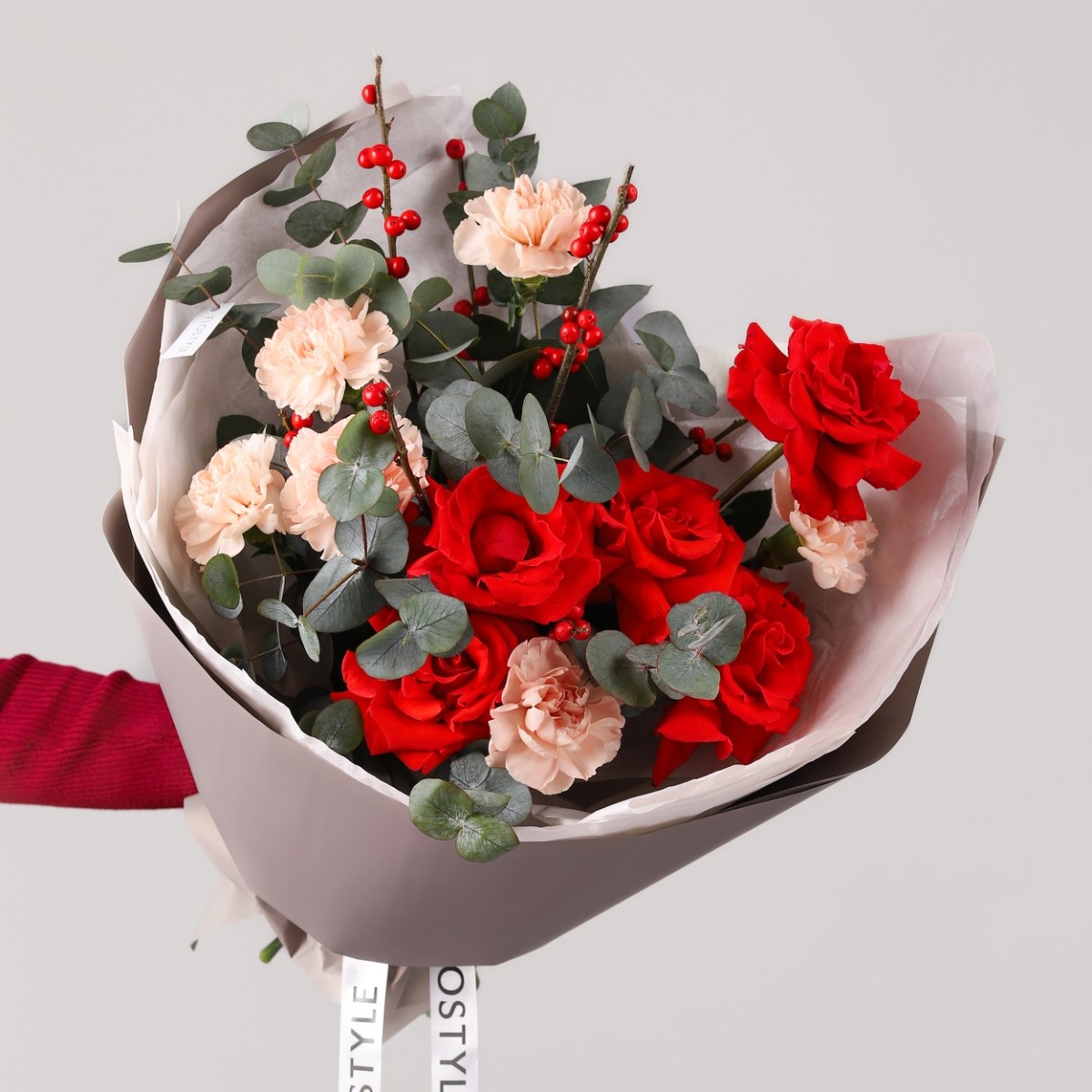 avtorskij buket s francuzskoj rozoj i diantusom 6